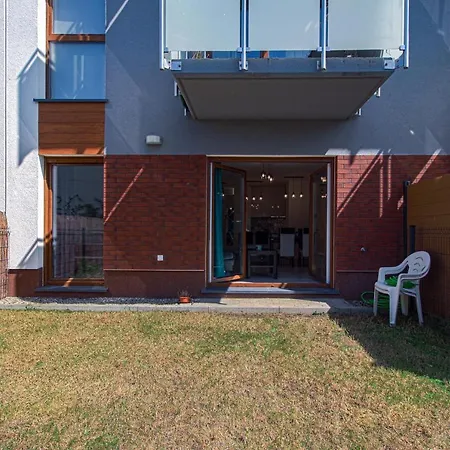 Apartament Z Ogrodkiem I Miejscem Parkingowym 아파트 코워브제크