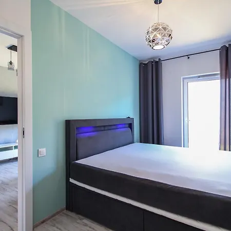 Apartament Z Ogrodkiem I Miejscem Parkingowym 코워브제크
